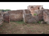 04622 ostia - regio i - insula xiv - domus di amore e psiche (i,xiv,5) - 1. raum - westseite - bli ri osten - 09-2023.jpg